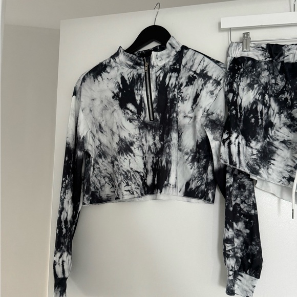 SHEIN Tie Dye Half Placket Crop Tee & Shorts - Picture 6 of 8